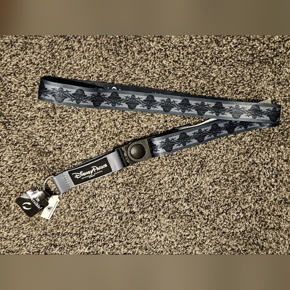 NWT Disney Parks Reversible Pin Lanyard Pirates of Caribbean - Picture 1 of 6